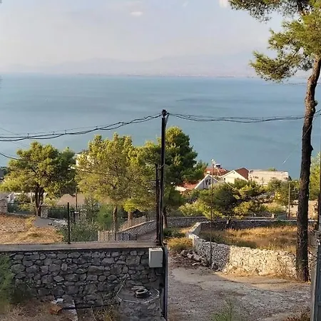 Holiday home Among The Trees Shiroka