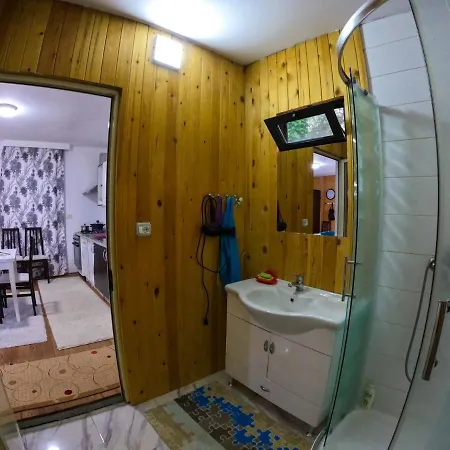 Among The Trees Široka